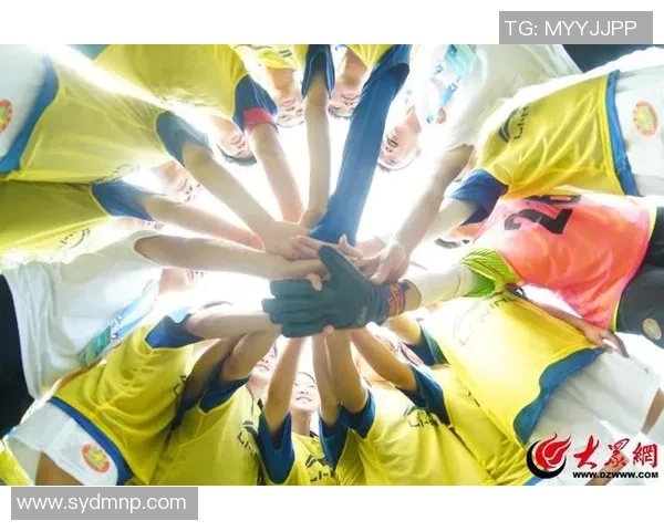 青梅竹马的足球梦在绿茵场上绽放青春的激情与友谊